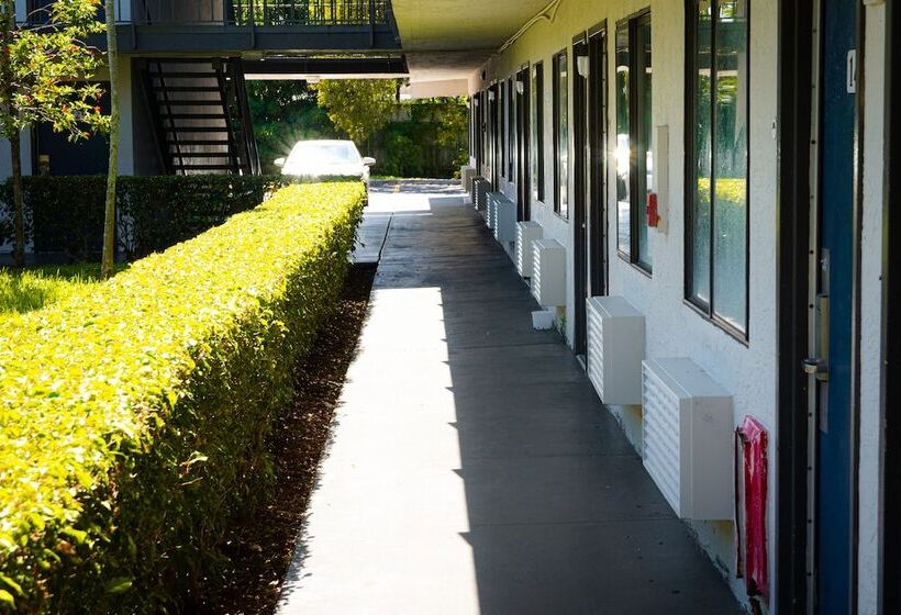Motel 6 Lantana West Palm Beach, Fl
