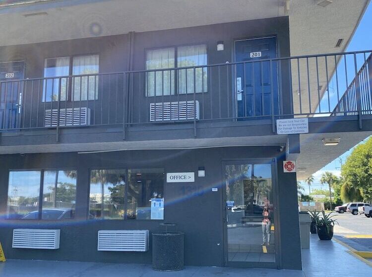 Motel 6 Lantana West Palm Beach, Fl