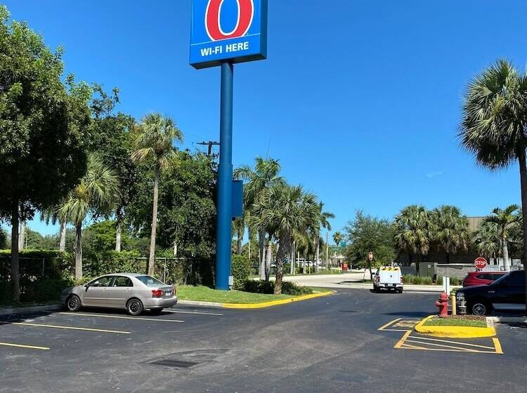 Motel 6 Lantana West Palm Beach, Fl