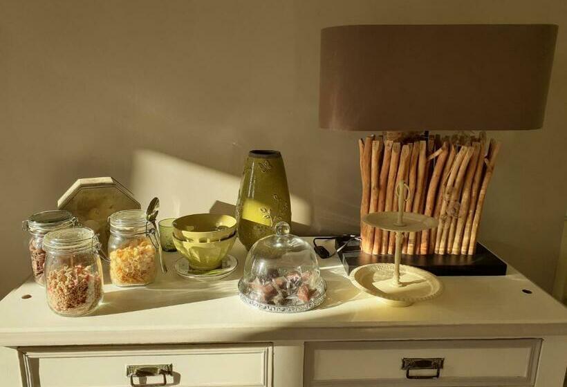 مبيت وإفطار Fleur De Senon