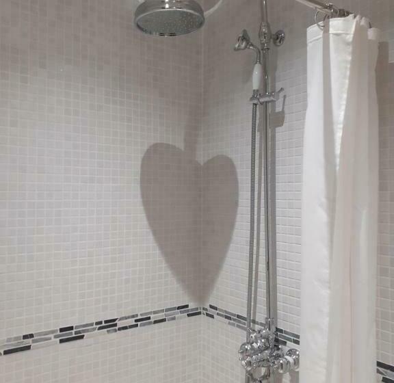 مبيت وإفطار Fleur De Senon