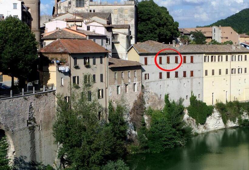 مبيت وإفطار La Finestra Sul Fiume