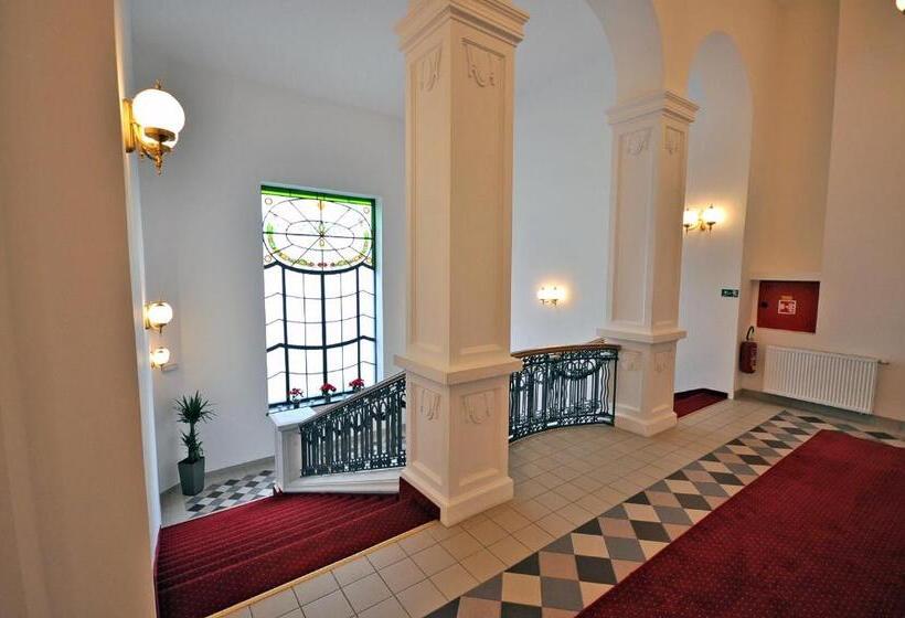 فندق Pod Zeleným Dubem