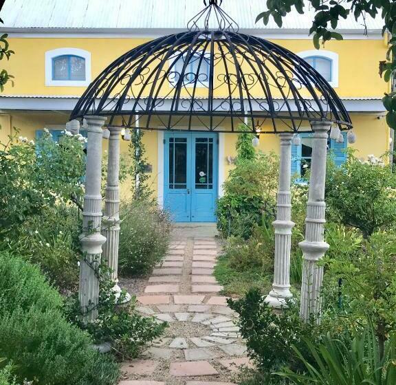 پانسیون Shades Of Provence