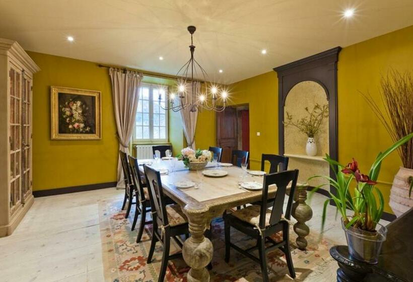 بنسيون A L Ombre Du Château