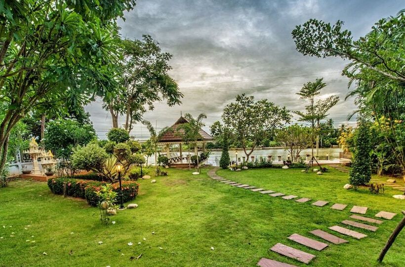Baan Nam Pen Resort