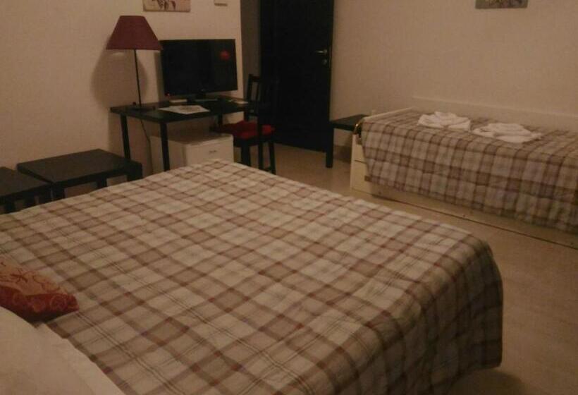 بنسيون Domus Taranto Unica Sede