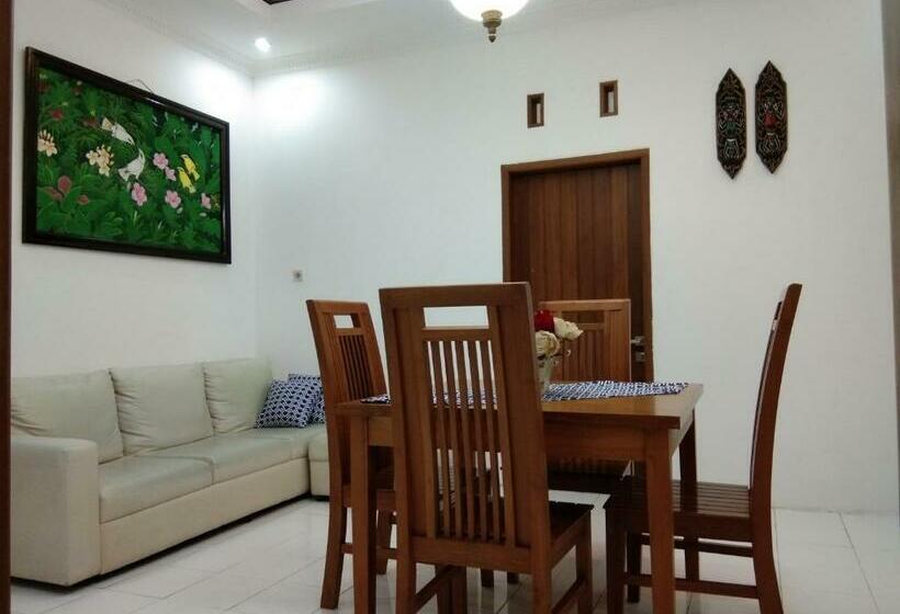 پانسیون Nusawiru Guest House