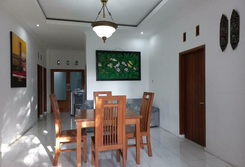 پانسیون Nusawiru Guest House