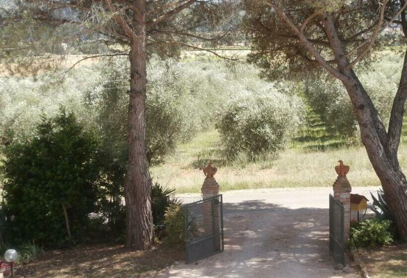 فندق Agriturismo Poggio Sassineri