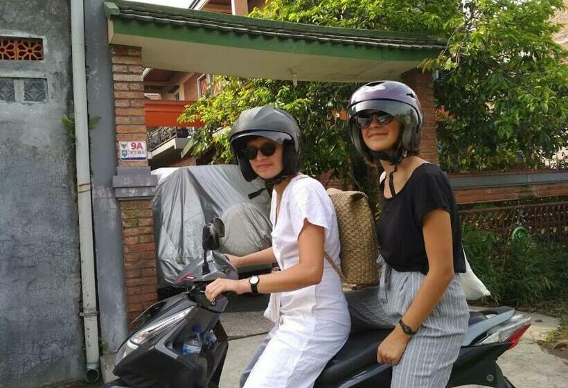 פנסיון Crown Guest House