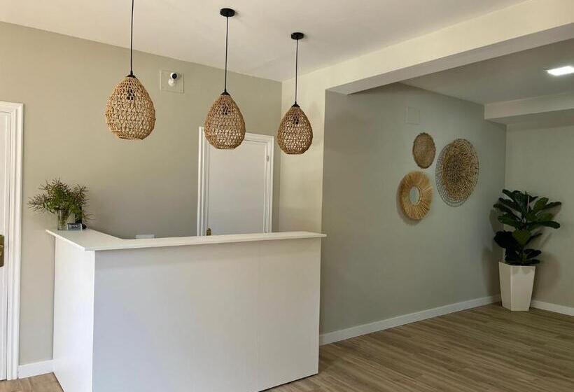 پانسیون Hostal Eden