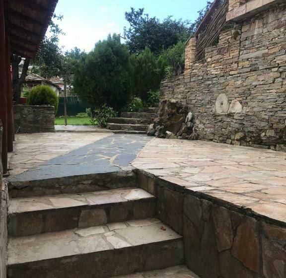 פנסיון Sharkov Guest House
