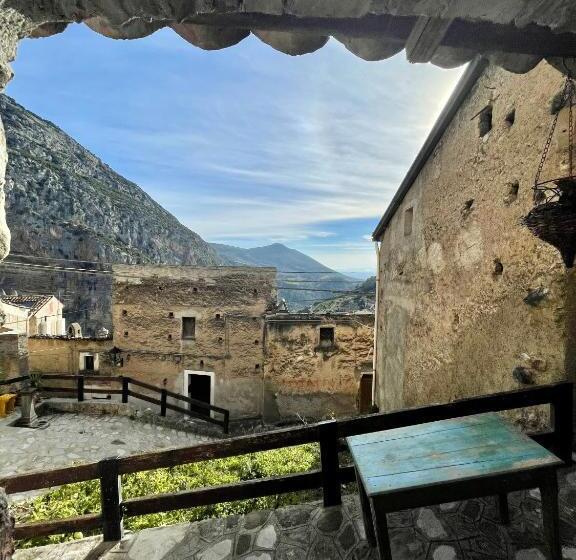 تختخواب و صبحانه La Magara