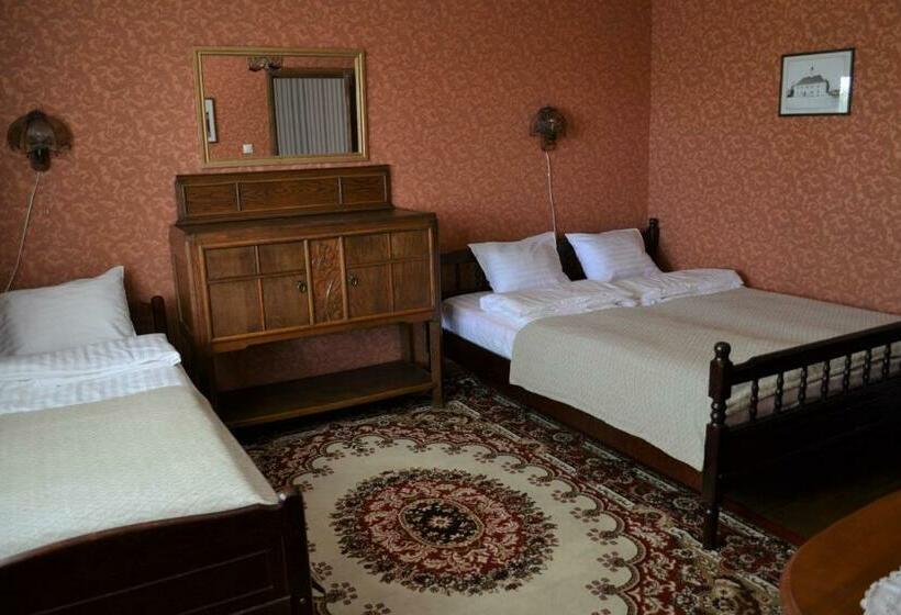 Kraavi Guest Hostel