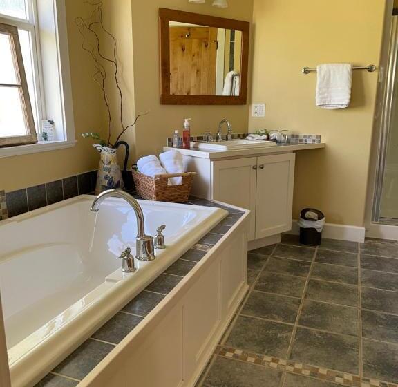 פנסיון Eaglenest Manor Cowichan