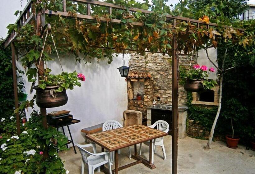 پانسیون Retro   19th Century Guest House