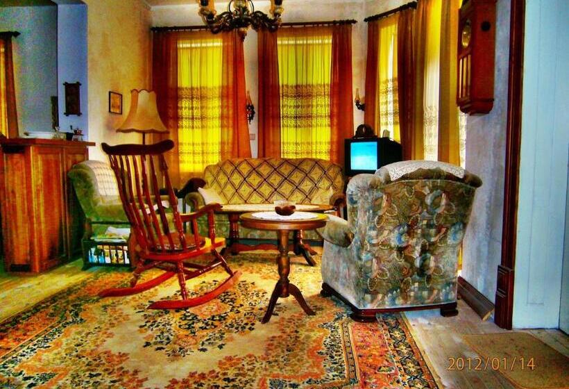 پانسیون Retro   19th Century Guest House