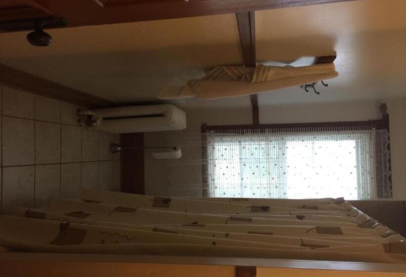 호스텔 Le Petit Château Montebello B&b