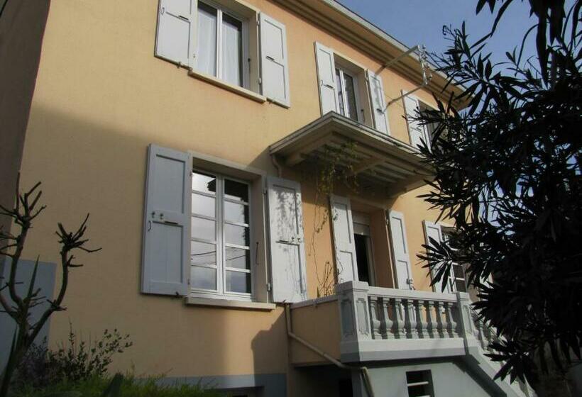 ベッドアンドブレックファースト Chambres D Hôtes Les Muriers