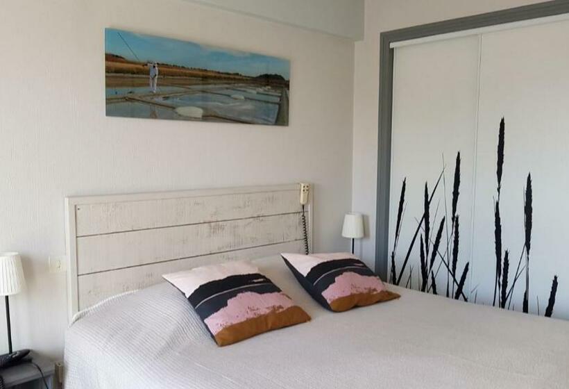 Les Yeux Bleus Bed & Breakfast