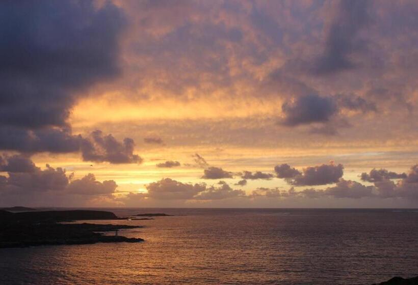 تختخواب و صبحانه Clifden Bay Lodge