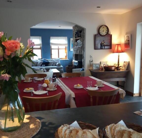تختخواب و صبحانه Clifden Bay Lodge