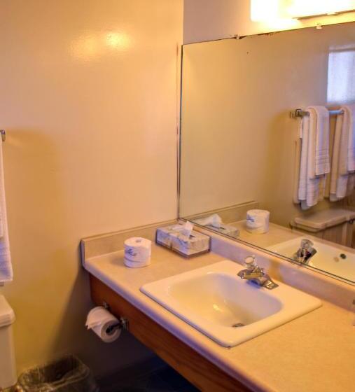 Crescent Beach Motel