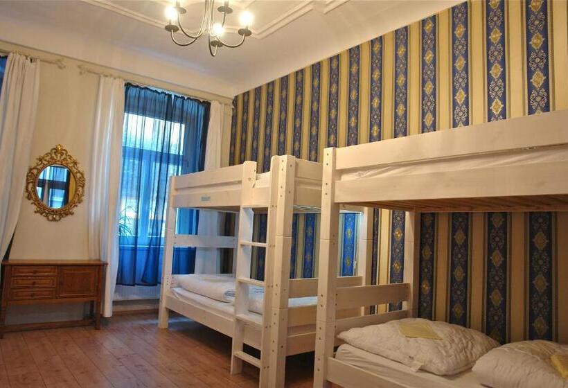 مسافرخانه Lotte  The Backpackers
