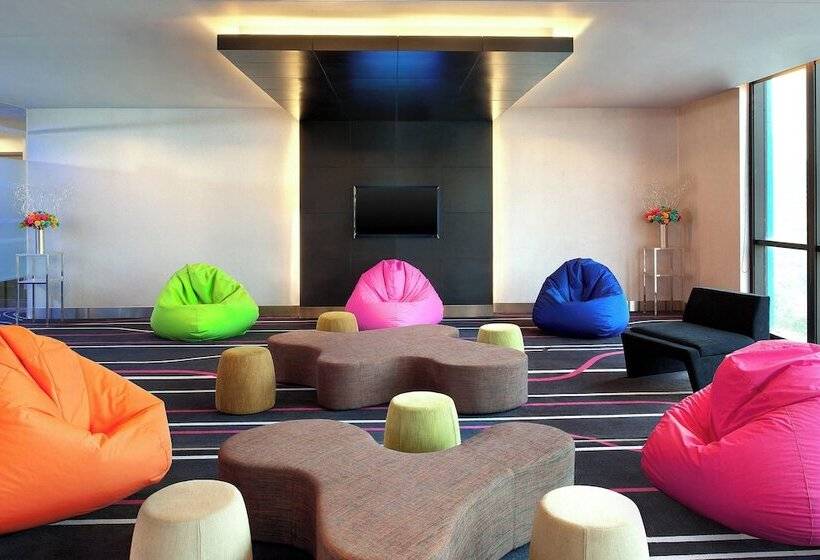 هتل Aloft Bangkok Sukhumvit 11