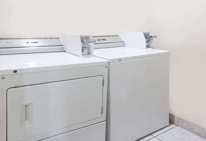 هتل Baymont By Wyndham Savannah/garden City