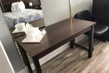 هتل Budget Inn Express Bristol