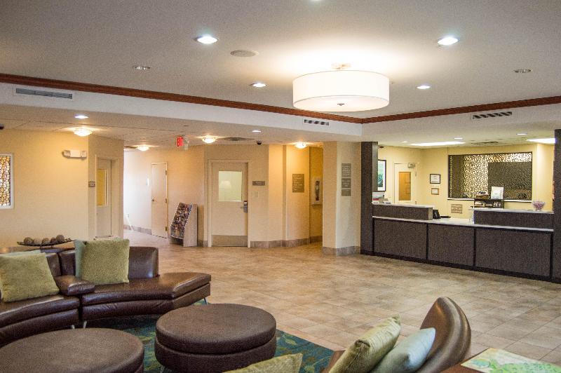 هتل Candlewood Victoria, An Ihg