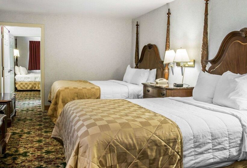 Clarion Hotel Beachfront