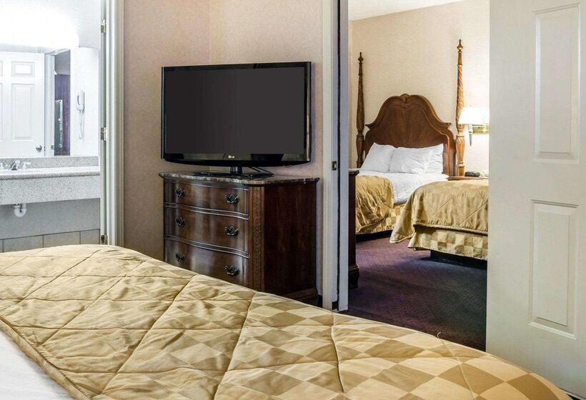 Clarion Hotel Beachfront