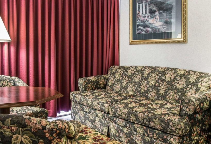 Clarion Hotel Beachfront