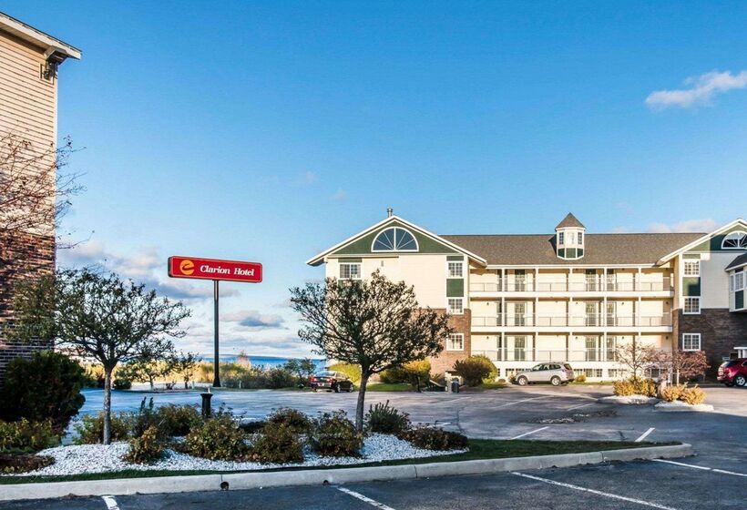 Clarion Hotel Beachfront