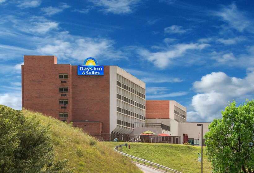 ホテル Days Inn & Suites By Wyndham Sutton Flatwoods