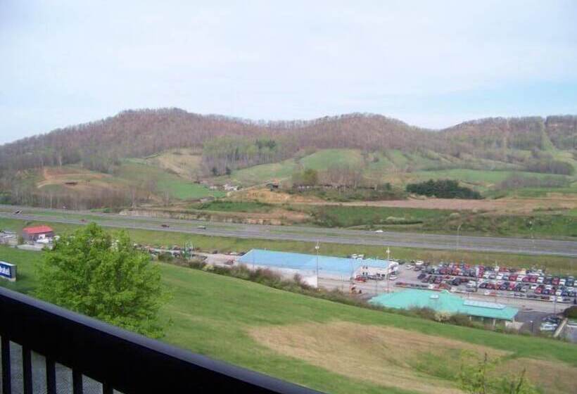 ホテル Days Inn & Suites By Wyndham Sutton Flatwoods