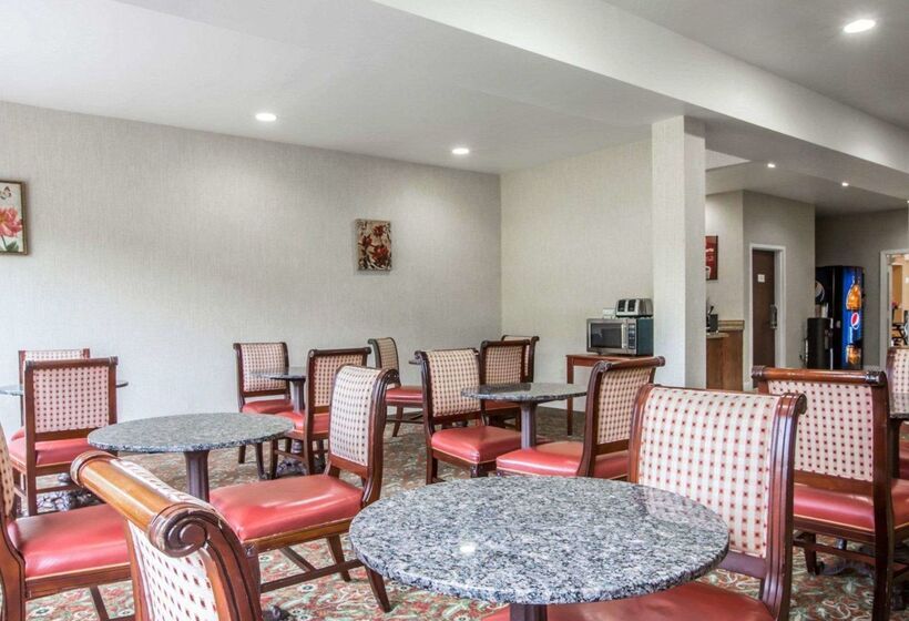 فندق Econo Lodge Lakes Region