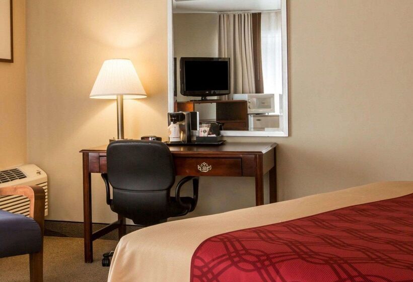 فندق Econo Lodge Lakes Region