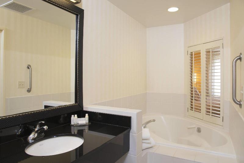 هتل Fairfield Inn & Suites By Marriott Omaha Downtown