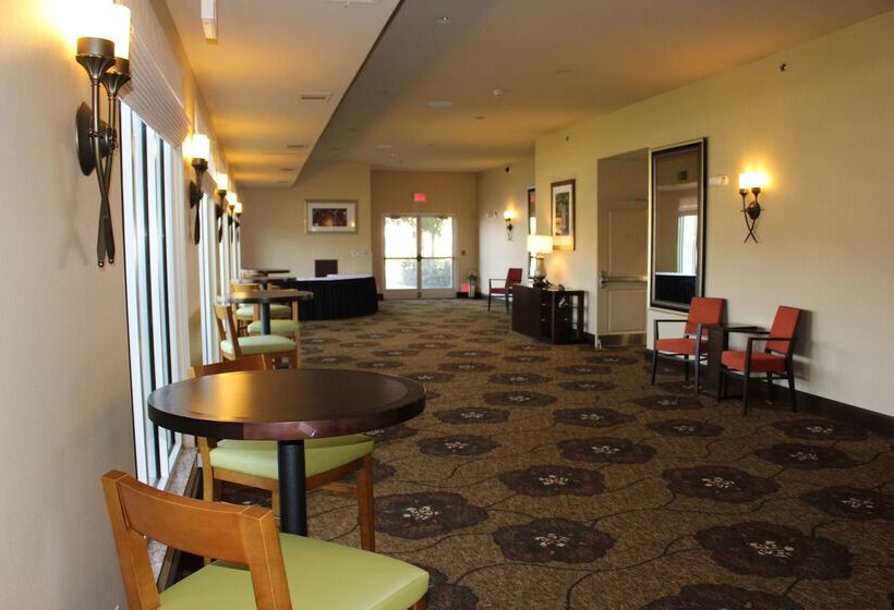 هتل Hilton Garden Inn Clovis