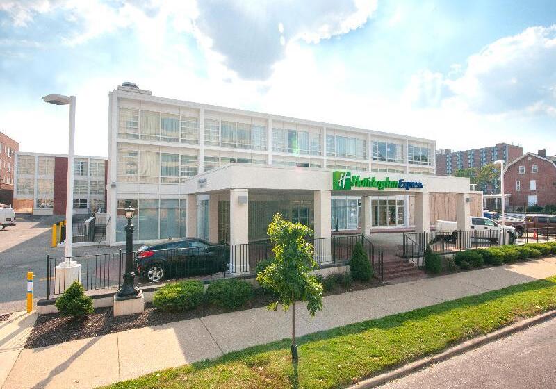 هتل Holiday Inn Express St. Louis Central West End, An Ihg