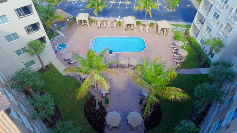בית מלון כפרי Holiday Inn Express & Suites Naples Downtown   5th Avenue, An Ihg