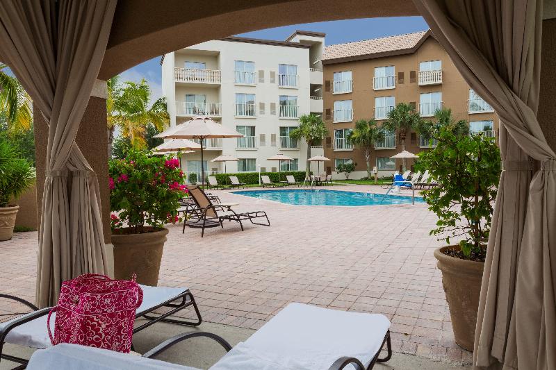 בית מלון כפרי Holiday Inn Express & Suites Naples Downtown   5th Avenue, An Ihg