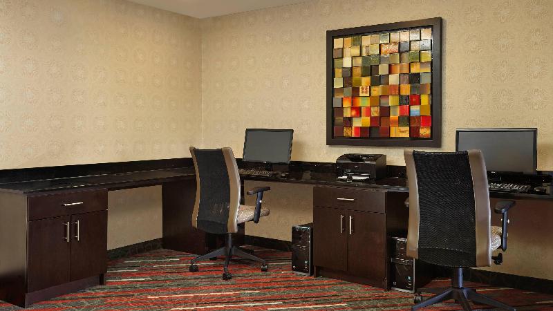 בית מלון כפרי Holiday Inn Express & Suites Naples Downtown   5th Avenue, An Ihg