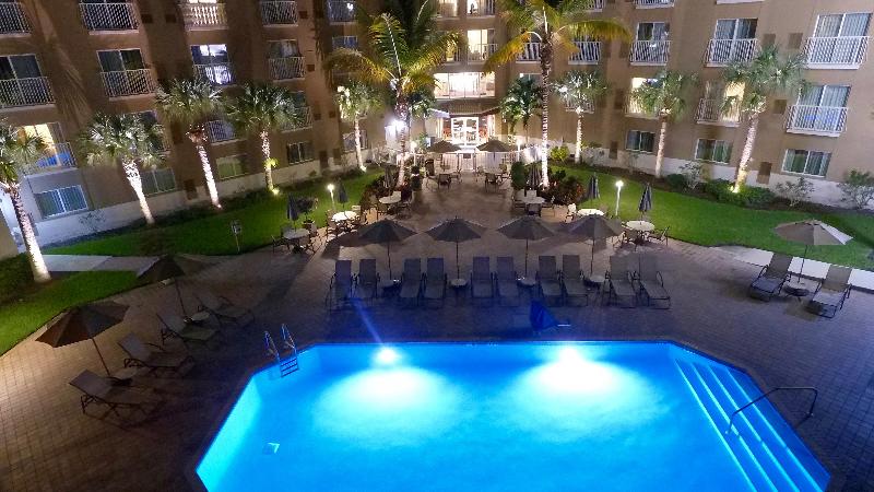 בית מלון כפרי Holiday Inn Express & Suites Naples Downtown   5th Avenue, An Ihg