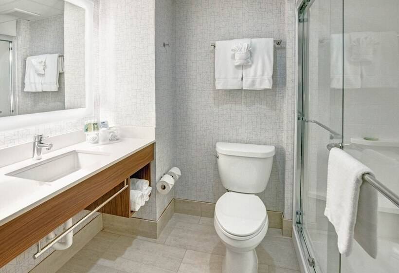 هتل Holiday Inn Express Woodbridge, An Ihg