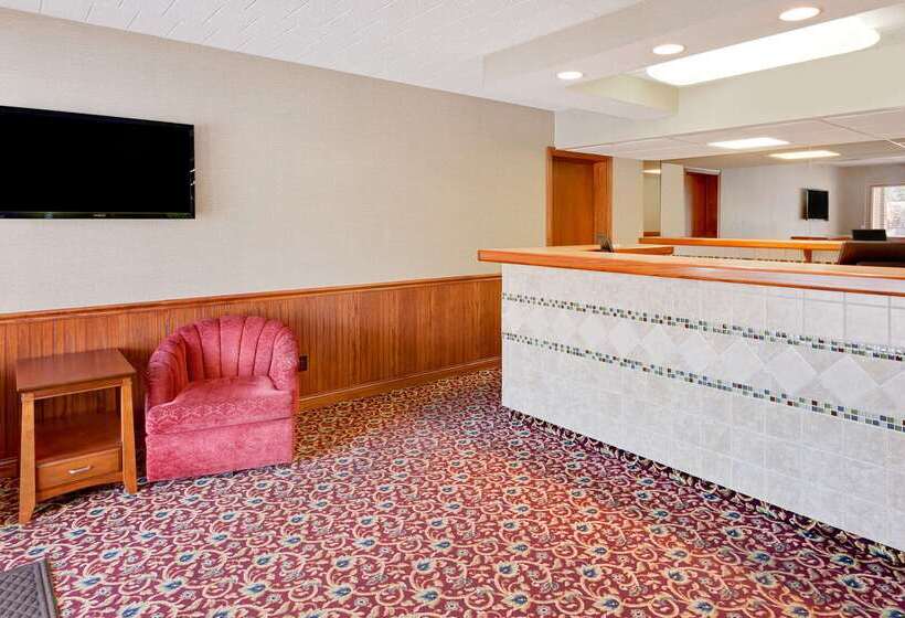 هتل Knights Inn Traverse City